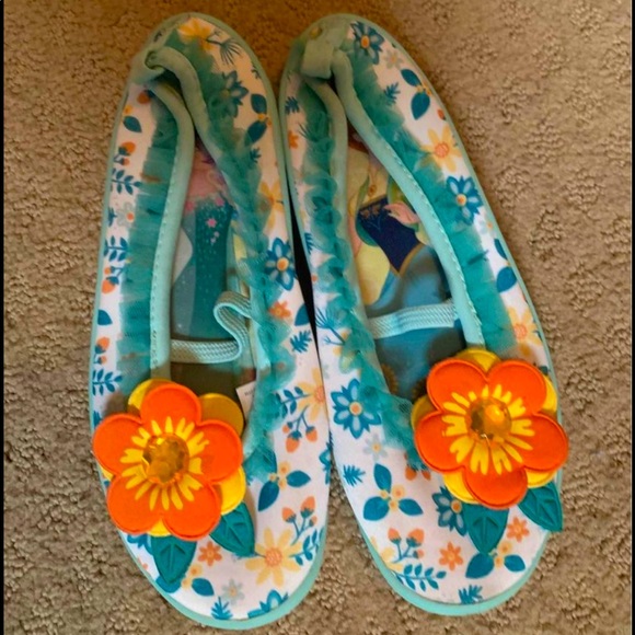 !2 for 1! Elsa and Anna swim shoes - Picture 1 of 1